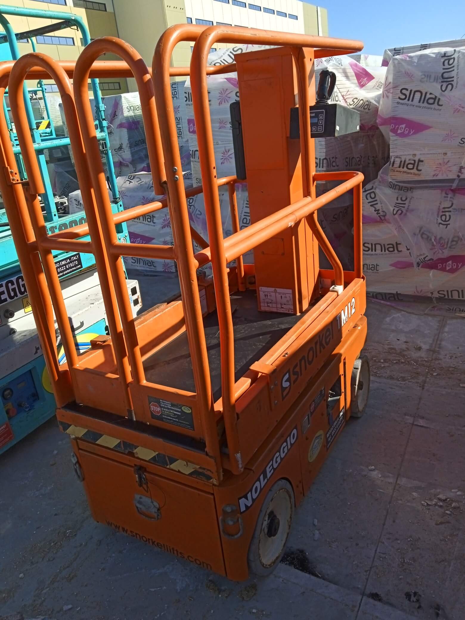 TM12 01 190302374 (3)