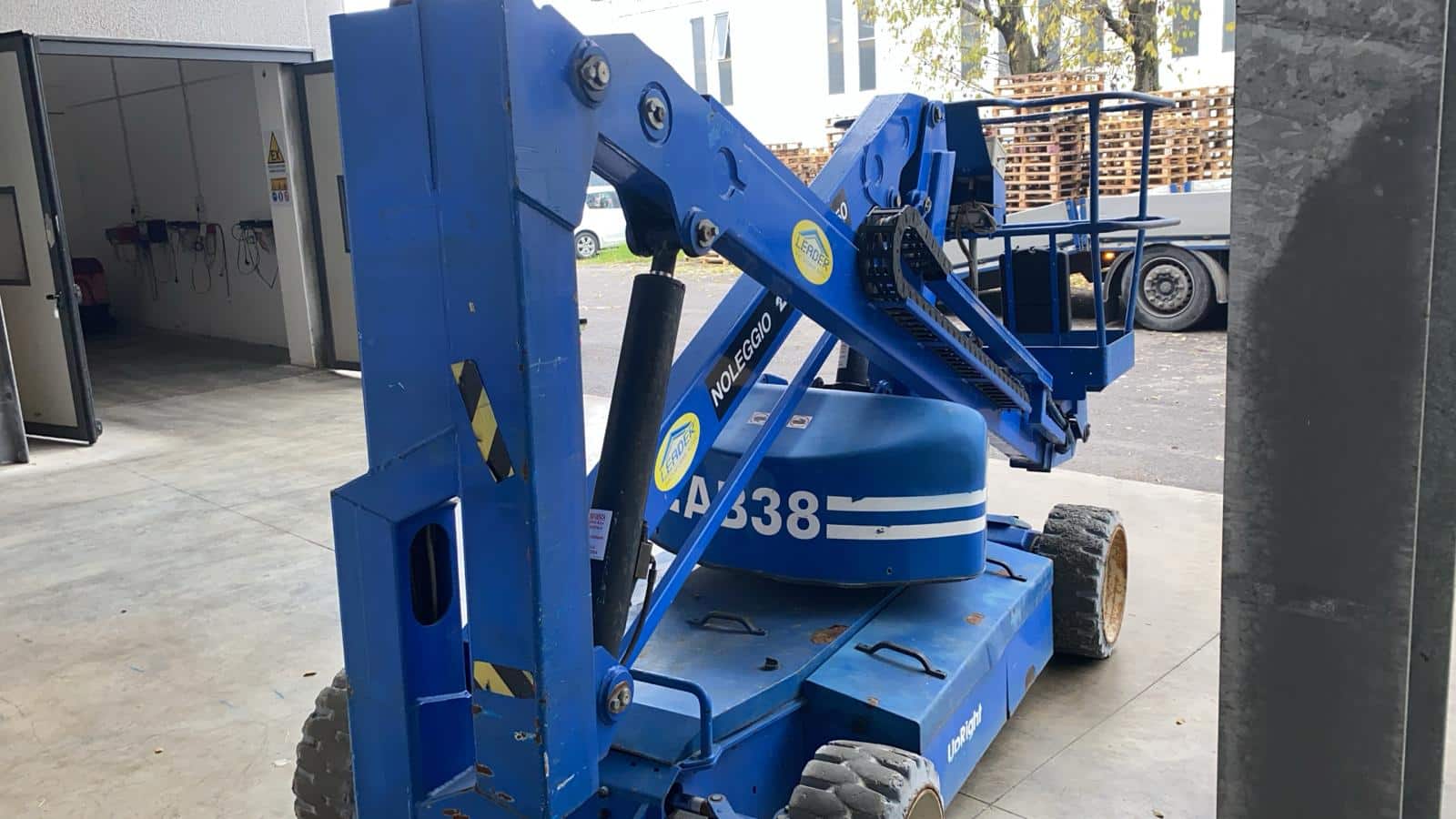 3900 (4)